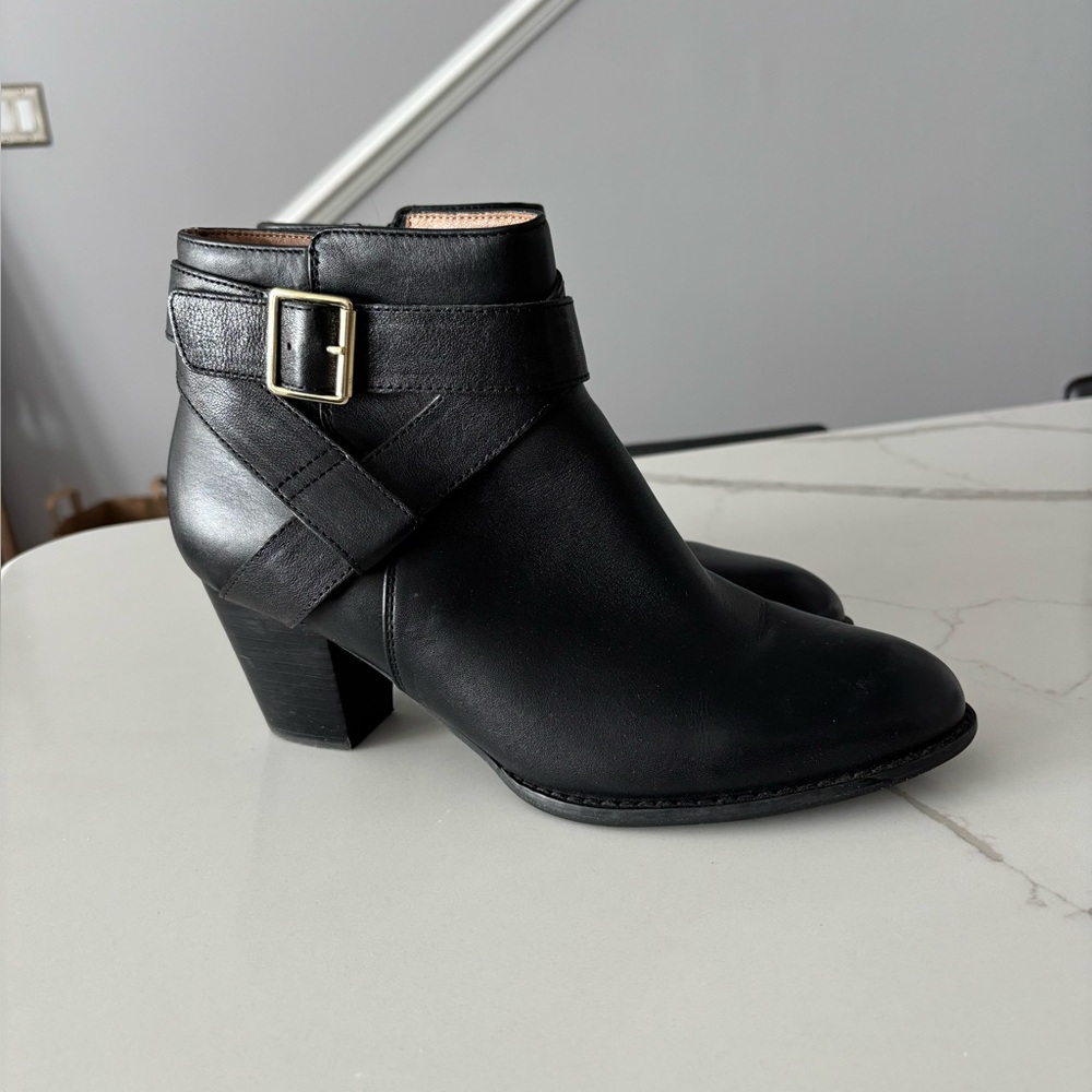 Vionic Trinity Black Ankle Boots with Buckle